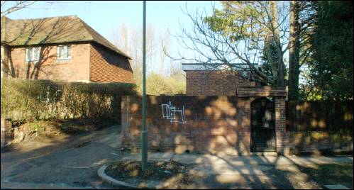 59 Deansway alley